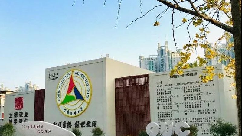在接到活动策划代理公司的报价后，我们需要从以下几个方面进行评估：